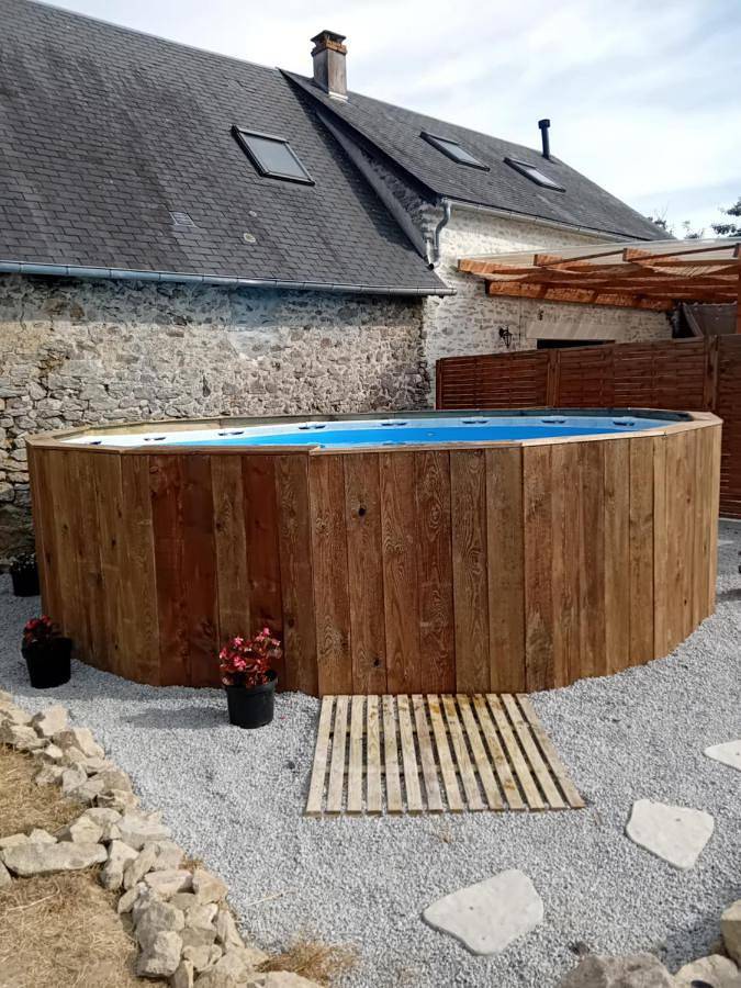 Location de vacances pour 6 personnes, avec Jacuzzi et Terrasse ainsi que Jardin et Piscine dans Le Bouillon - 2