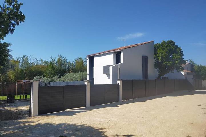 Ganze Wohnung, T2 R+1 für 2/4 Personen, privater Garten und Parkplatz! in Nîmes, Nimes und Umgebung