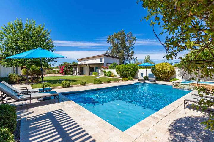 Vacation house for 18 people, with yard and terrace in Arizona
