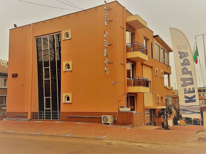Hôtel pour 3 personnes, avec Balcon et Terrasse ainsi que Jardin et Sauna