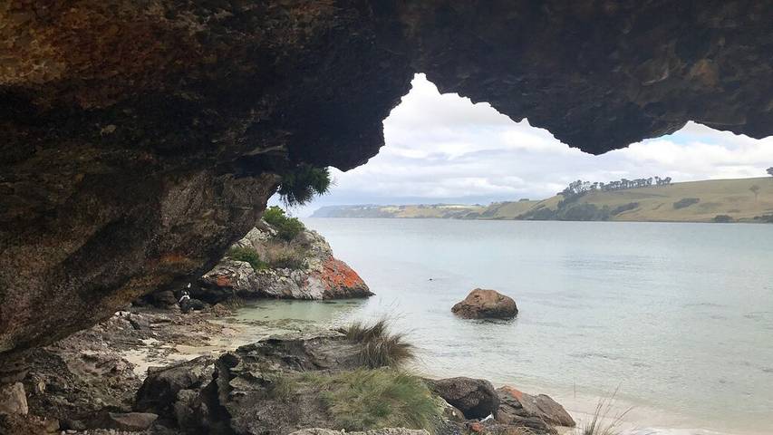 Holiday home for 8 people, with hot tub and balcony as well as garden in Tasmania