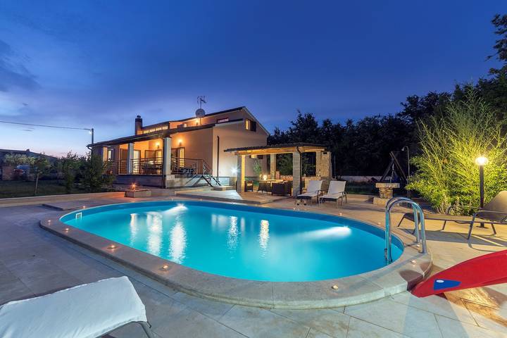 Villa für 10 Personen, mit Garten und Pool in Vodnjan