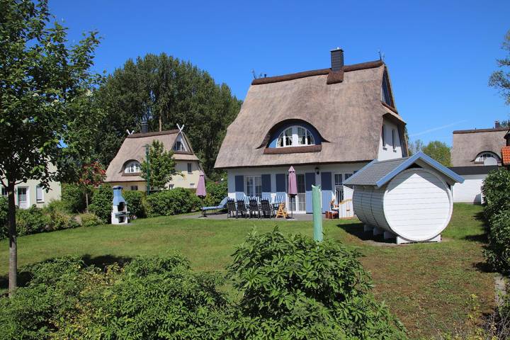 Ferienhaus für 9 Personen, mit Garten und Terrasse sowie Whirlpool in Glowe - 2