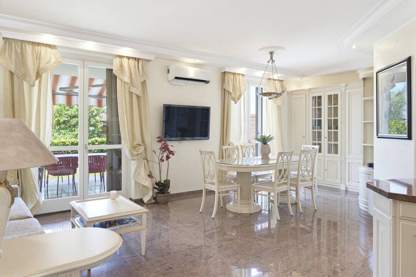Appartement entier, Regarda - Basiliko White Apartment with pool and wifi in Lazise, Montagnes autour du lac de Garde