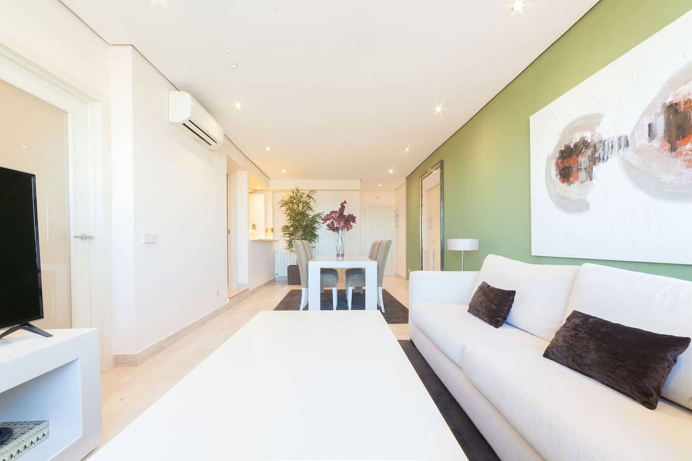 Apartamento entero, Housing Nuevos Ministerios by Sharing Co in Tetuán (desambiguación), Madrid