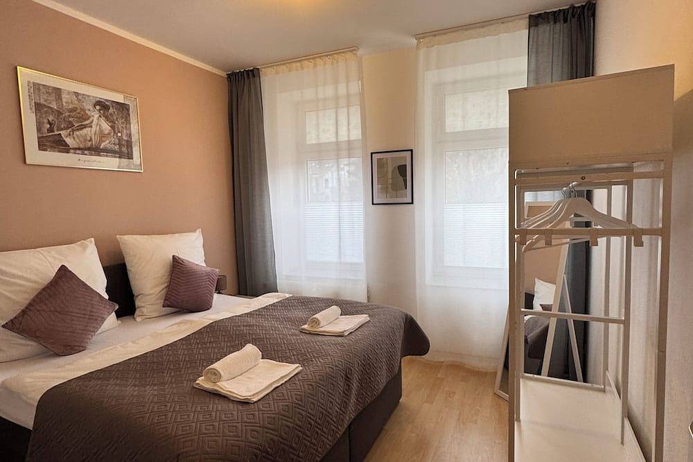 Ganze Wohnung, Arminos Large Group Apartment- 3 Zimmer & 2 WCs in Chemnitz, Chemnitz und Umgebung