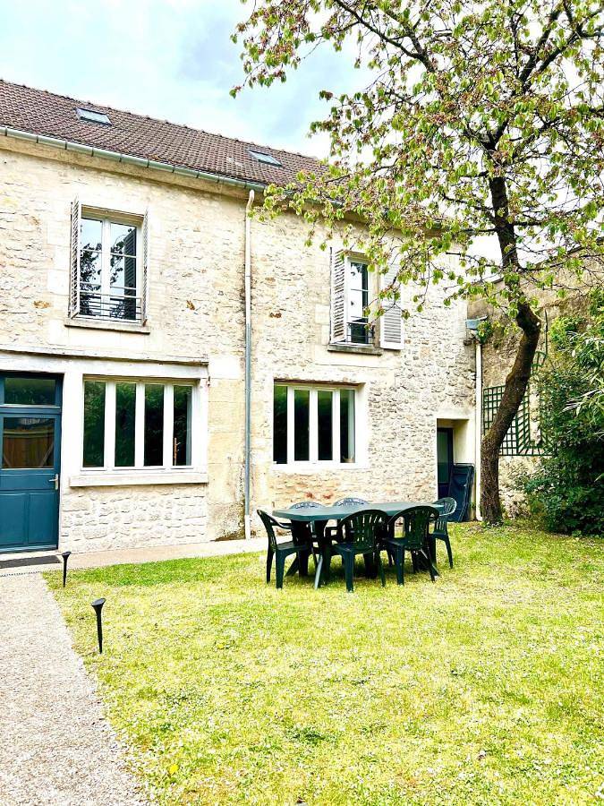 Location de vacances pour 8 personnes, avec jardin à Senlis