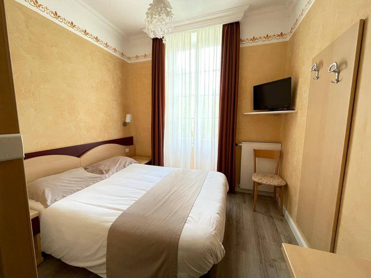 Small Double Room in La Brigue, Côte méditerranéenne (France)