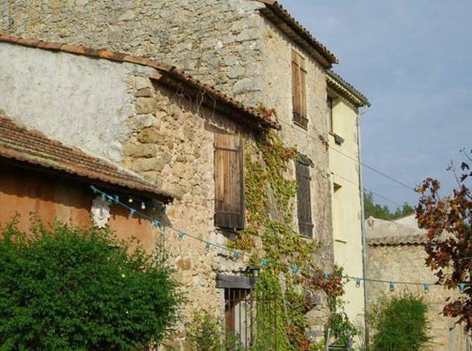 Gîte pour 4 personnes, avec terrasse et vue ainsi que vue sur le lac et jardin, animaux acceptés dans Lac de Saint-Cassien - 2