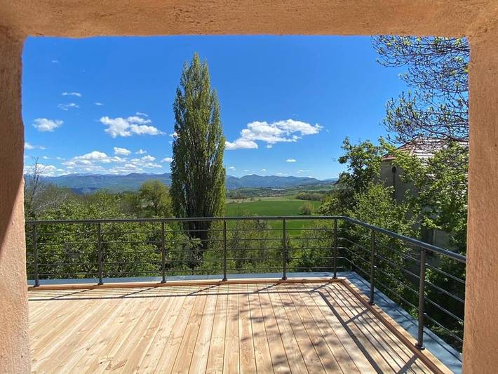 Gîte pour 6 personnes, avec Terrasse ainsi que Jardin et Vue à La Roche-des-Arnauds
