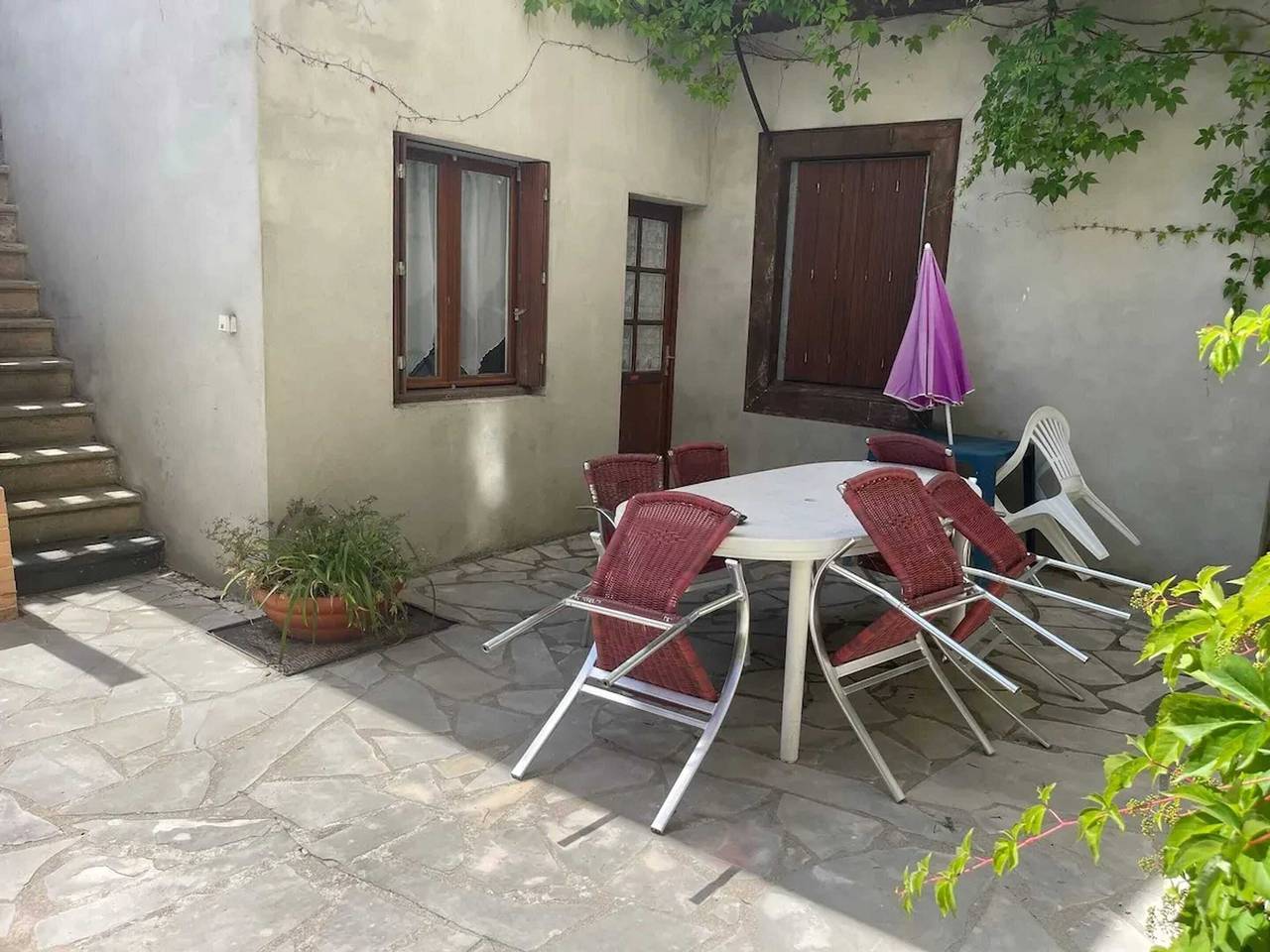 Entire studio, Comfortable Studio in Néris-les-Bains - 18 m² + Balcony in Néris-les-Bains, Montluçon region
