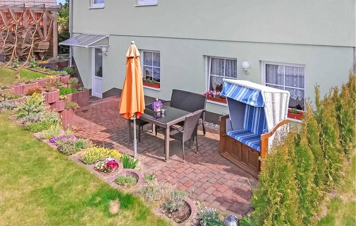 Entire holiday apartment, Cozy Beachside Apartment with Terrace & Parking in Drei Kaiserbäder, Heringsdorf