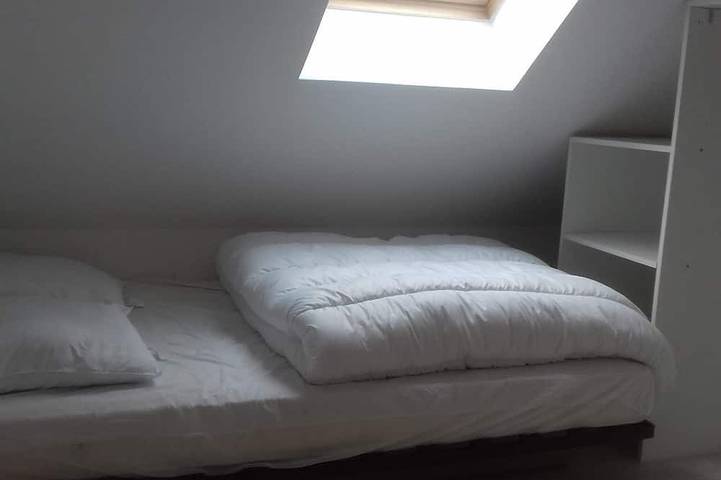 Location de vacances pour 10 personnes, avec terrasse ainsi que jardin et jacuzzi à Rety - 3