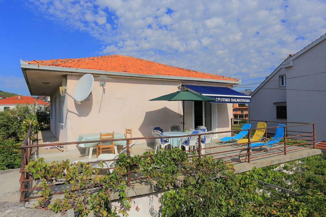 Ganze Wohnung, Studio Appartement mit Terrasse Slatine, Ciovo As-2566-a in Slatine, Ciovo