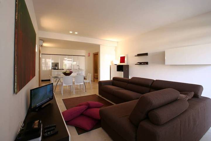 Ferienhaus für 9 Personen, mit Garten und Pool sowie Terrasse