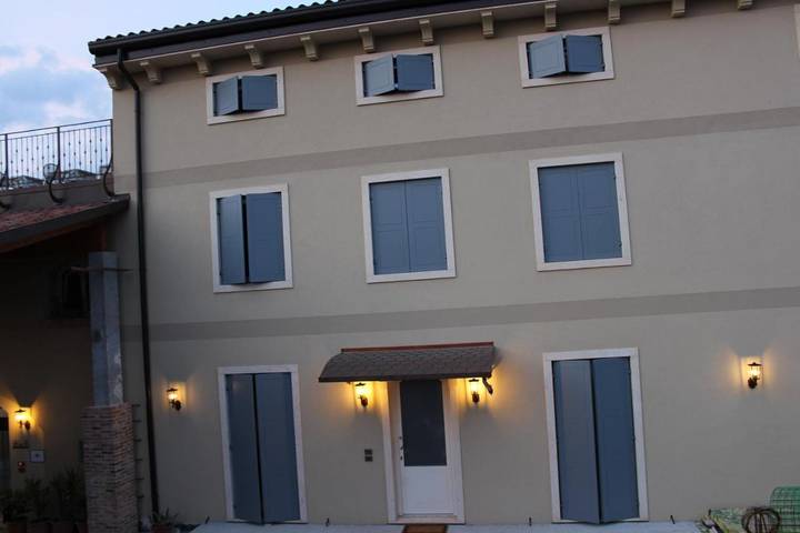 B&b per 2 persone, con Balcone e Terrazza nonché Giardino e Panorama a Pescantina