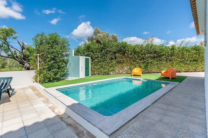 Ferienhaus für 8 Personen, mit Pool und Balkon sowie Garten