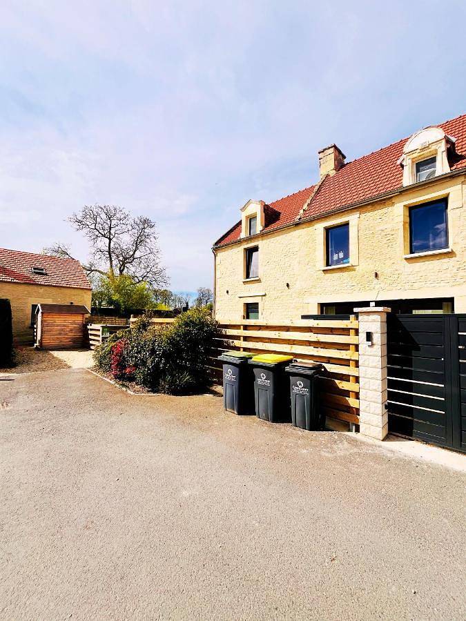 Gîte Avec Jacuzzi Chic & Cosy entre Caen et la Mer en Normandie in Biéville-Beuville, Région de Caen