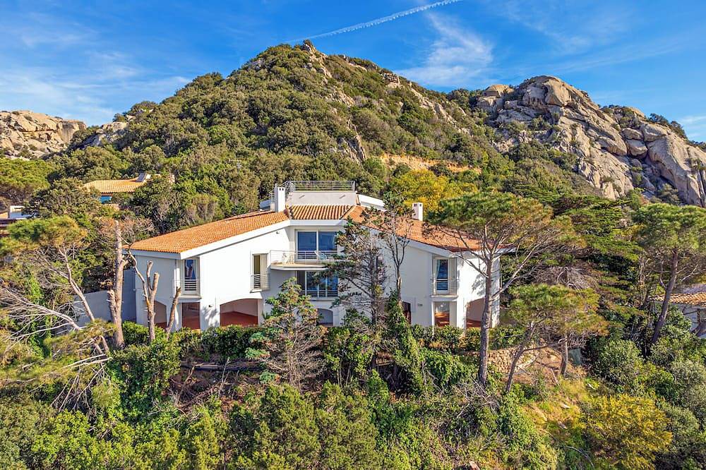 Eagle's nest Villa - Sea View Relax in this oasis of elegance. in Baja Sardinia, Arzachena