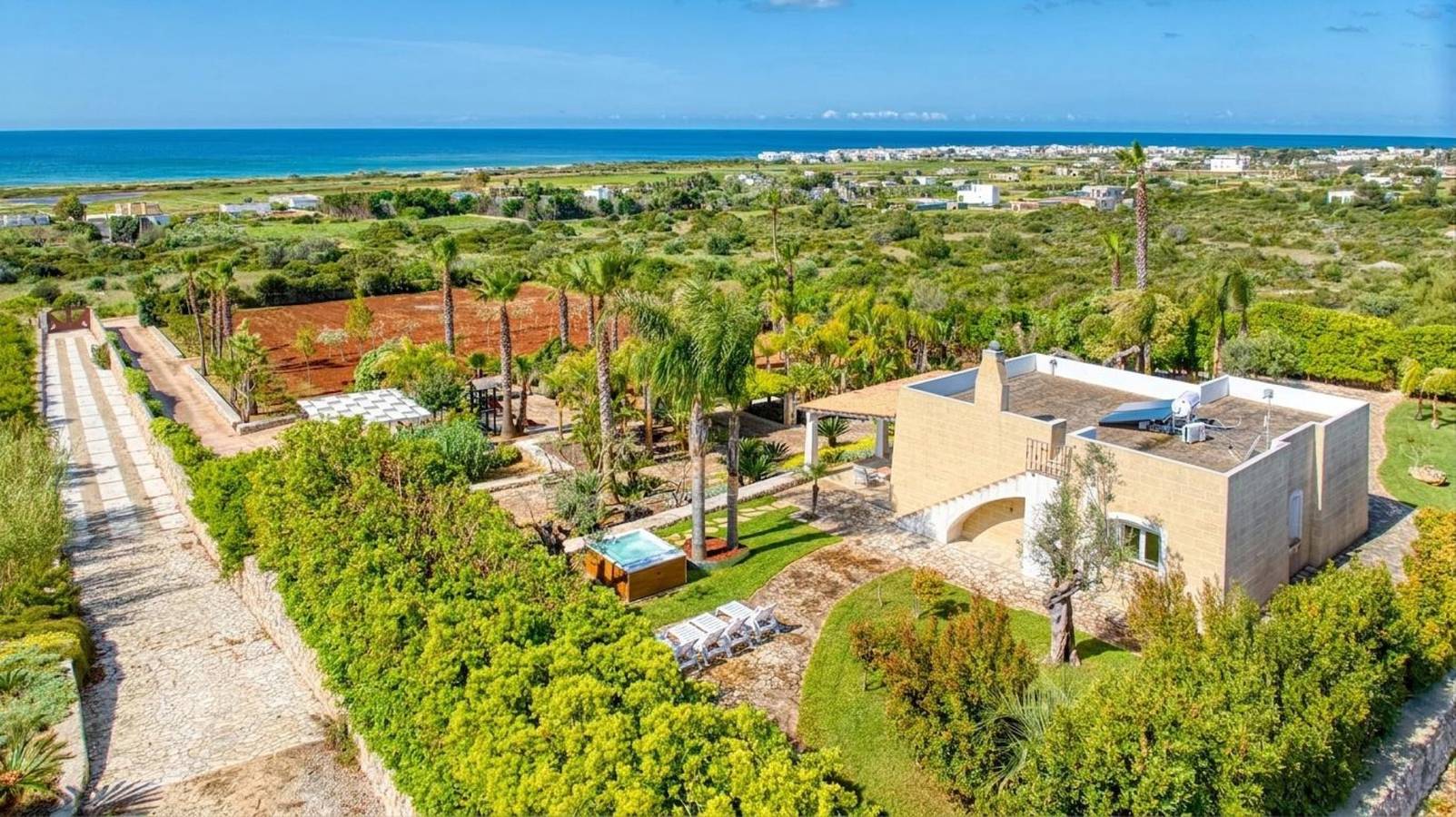 Villa proche de la plage avec jacuzzi et vue mer in Torre Pali, Salve