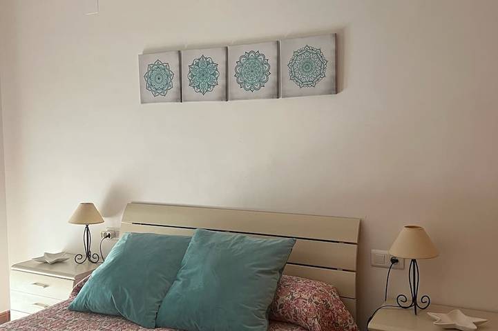 Location de vacances pour 6 personnes, avec jardin ainsi que piscine et balcon à Lepe - 2