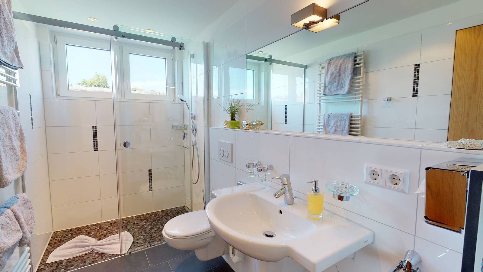 Zimmer '102' mit Gemeinschaftsgarten, Balkon und Wi-Fi in Hagnau am Bodensee, Region Bodensee-Oberschwaben