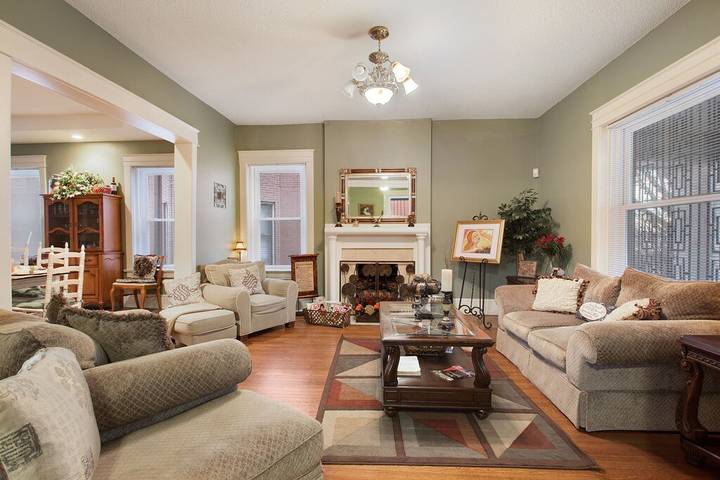 Vacation rental for 8 people, with yard in Kansas City