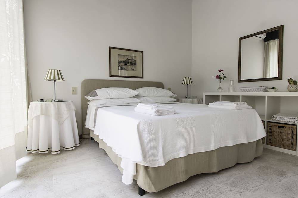 Architektonische / Minimal Villa in Forte dei Marmi, Rom Imperiale in Forte dei Marmi, Italienische Riviera