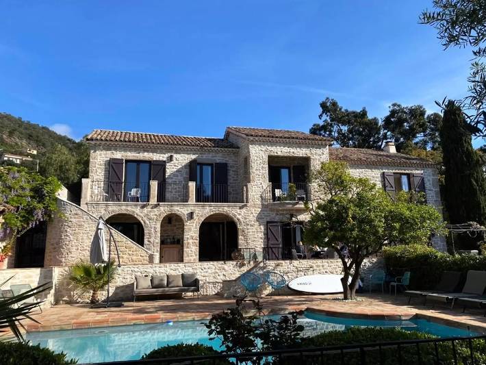 Location de vacances pour 8 personnes, avec piscine et terrasse dans Pramousquier