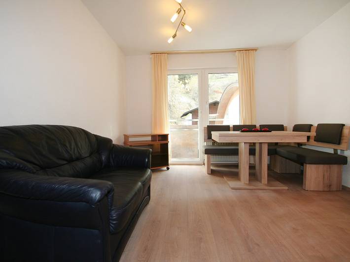 Ferienwohnung für 4 Personen, mit Balkon und Garten in See - 2