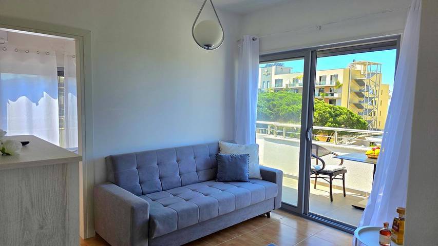 Vacation apartment for 3 people, with balcony in Albania
