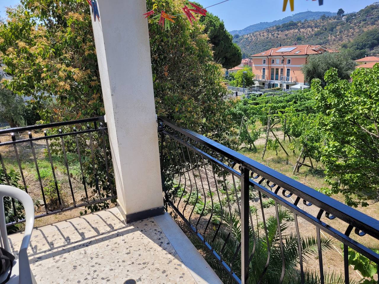Apartamento entero, Casa vacacional '608' con terraza privada y jardín compartido in Diano Castello, Riviera di Ponente