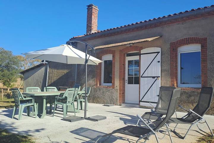 Location de vacances pour 8 personnes, avec Jardin à Fréjairolles