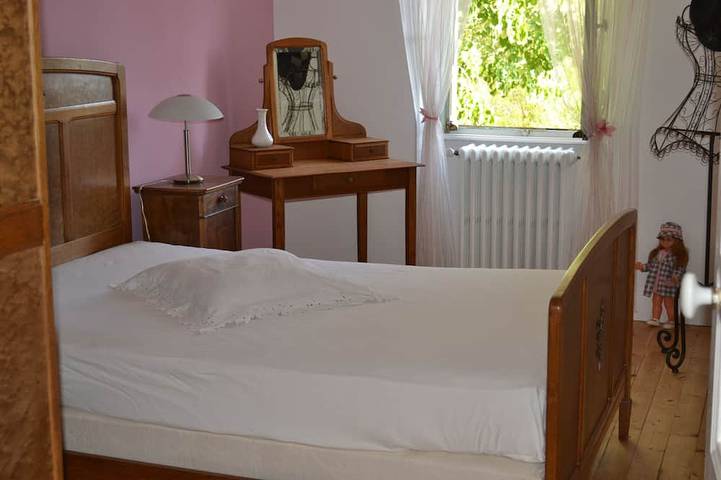 Location de vacances pour 8 personnes, avec terrasse et jardin à Mercuer - 3