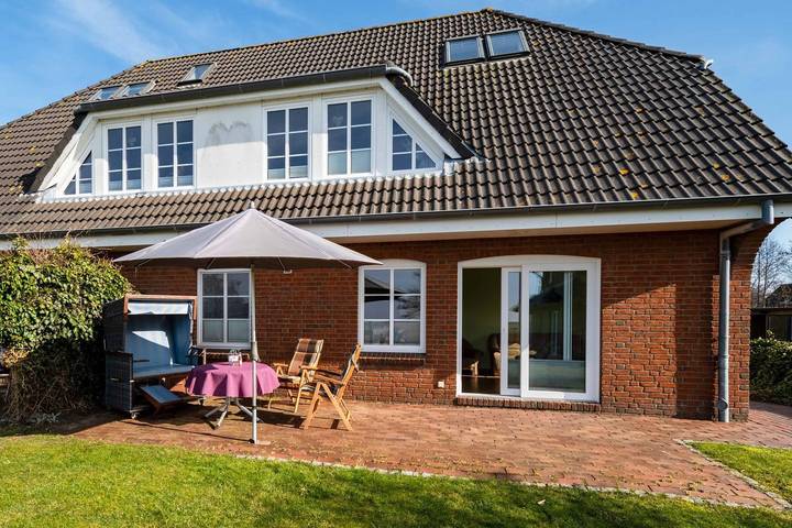 Ferienwohnung für 6 Personen, mit Terrasse und Garten sowie Ausblick in Husum