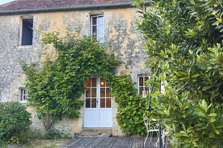 Gîte pour 4 personnes, avec terrasse et jardin, animaux acceptés à Eperrais