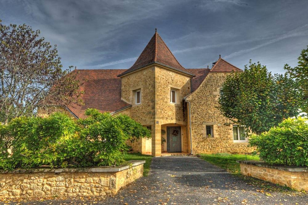 Space & calm, 10 minutes walk from the center! Hearty breakfast. English spoken in Gourdon, Lot