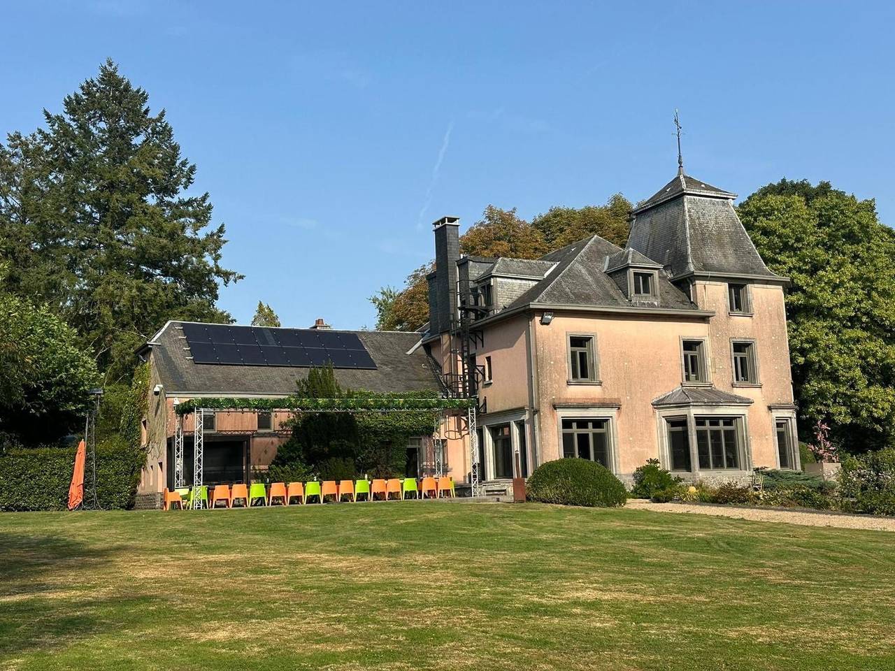 Château pour 32 Personnes dans Chiny, Région wallonne