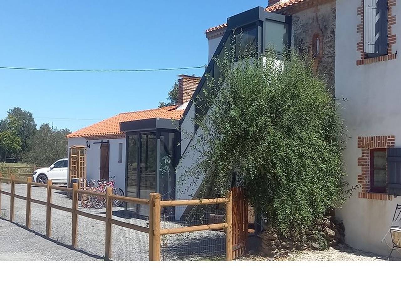 Gîte rénové avec piscine chauffée et jardin clos, à proximité des plages et de la campagne bio. in Challans, Vallée de la Loire
