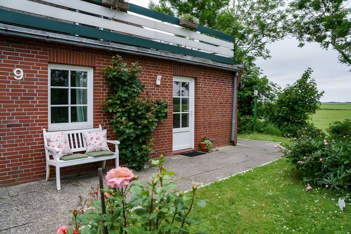 Ganze Wohnung, Apartment 'Pellwormer Rosen Hus' mit Gemeinschaftsgarten, Balkon und WLAN in Nordfriesische Inseln (Schleswig-Holstein) (Schleswig-Holstein), Pellworm