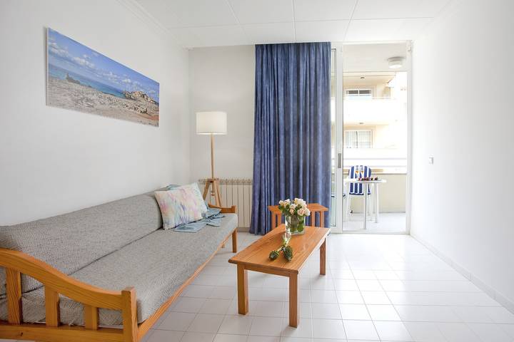Entire apartment, Apartment 'Estándar' with Balcony, Wi-Fi and Air Conditioning in Playa d'es Port, Ses Salines