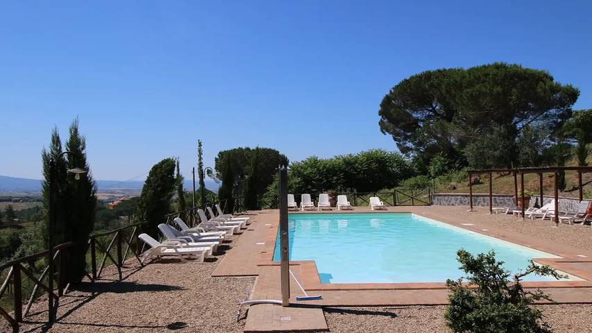 Casa vacanza per 8 persone, con giardino e piscina a Montefiascone