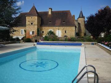 Gîte pour 2 personnes, avec jardin ainsi que terrasse et piscine, animaux acceptés à Saint-Martial-de-Nabirat