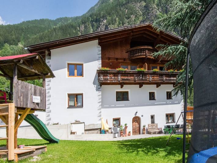 Ferienhaus für 10 Personen, mit Balkon und Garten