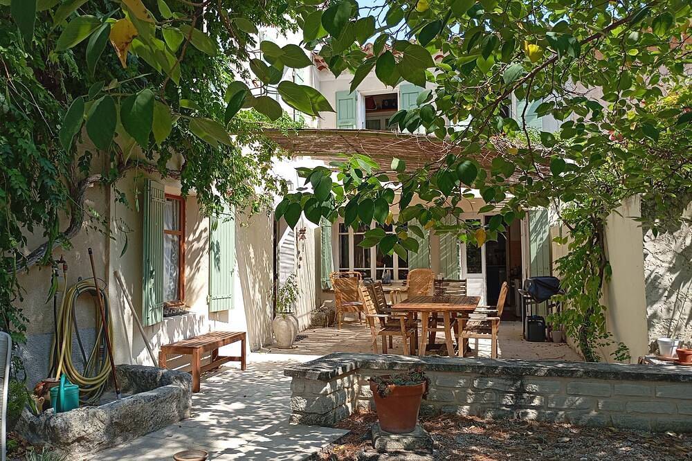 Charming old family house at the foot of Mont Ventoux - Provence in Mormoiron, Parc naturel régional du Mont-Ventoux