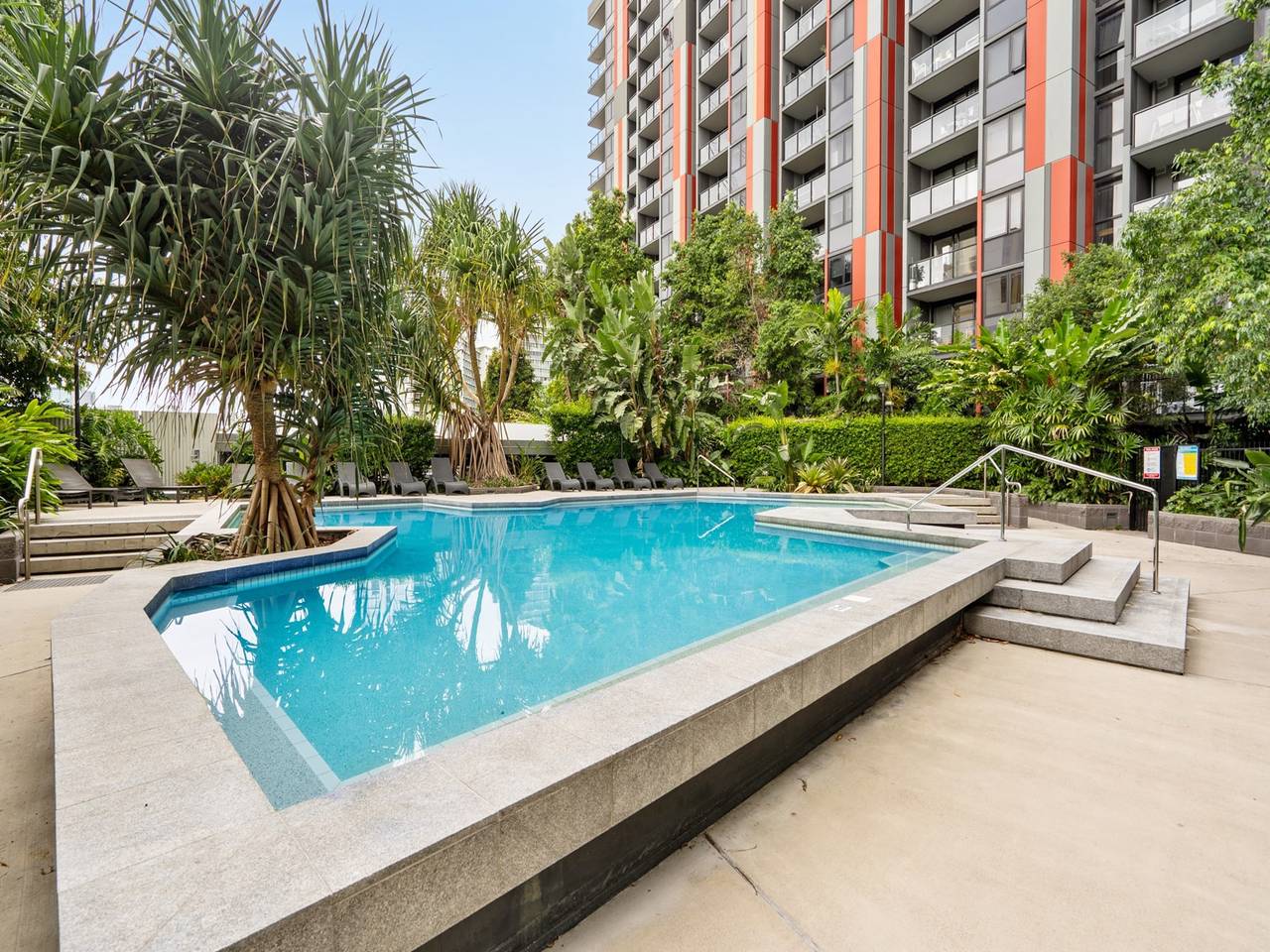 Entire apartment, Bright 2-Bed Apartment in Bowen Hills in Fortitude Valley, Brisbane