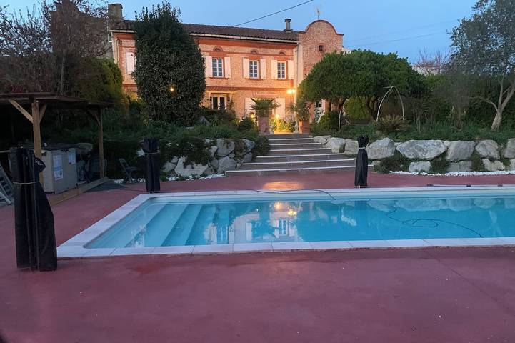 Gîte pour 14 personnes, avec Terrasse et Jardin