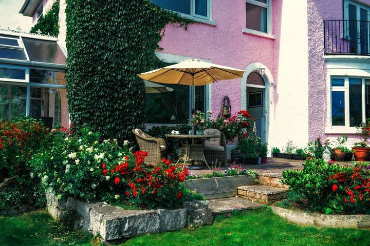 Holiday letting for 2 people, with Balcony and Terrace as well as Garden and Lake view in County Down