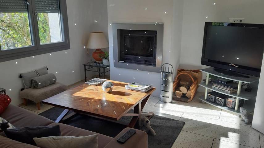 Location de vacances pour 2 personnes, avec Terrasse ainsi que Jardin et Vue à Saint-Julien-les-Villas
