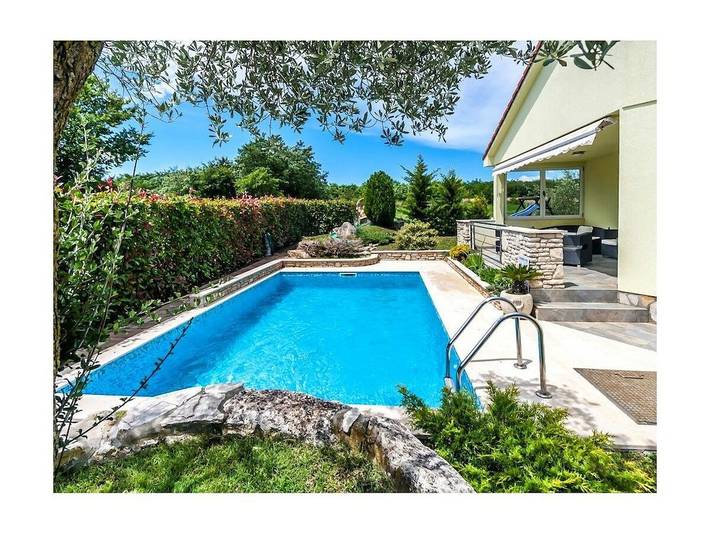 Villa per 5 persone, con Idromassaggio e Terrazza nonché Giardino e Piscina a Marzana (Istria)